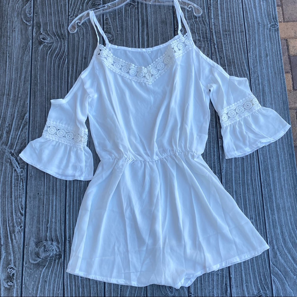 White Off Shoulders Lace Bell Sleeves Romper - Picture 6 of 7